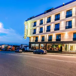 Heaven Premium Restaurant & Airport Shuttle فندق
